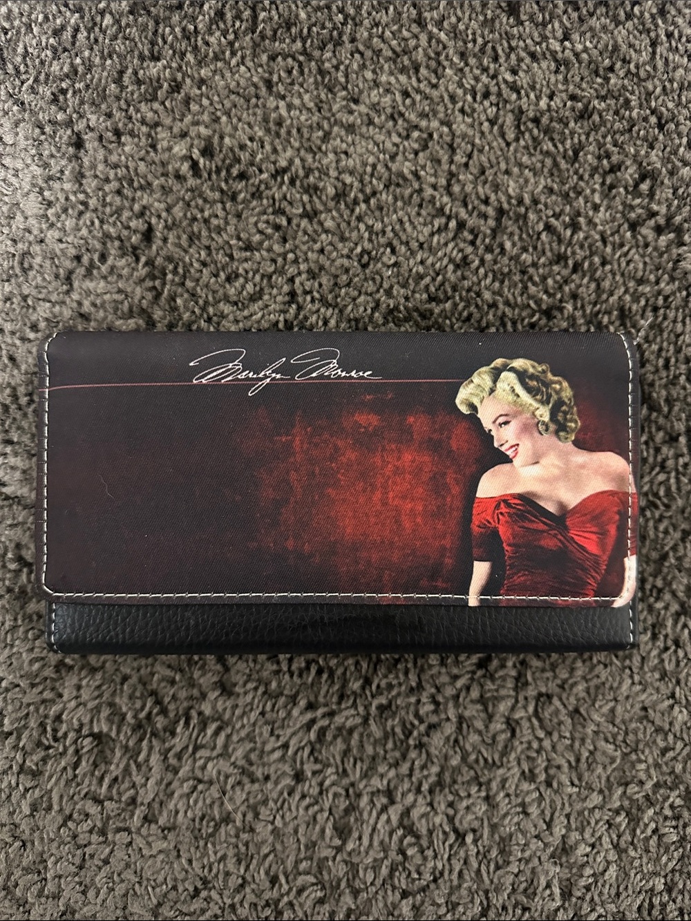 Women's Red Graphic Fold-Over Wallet